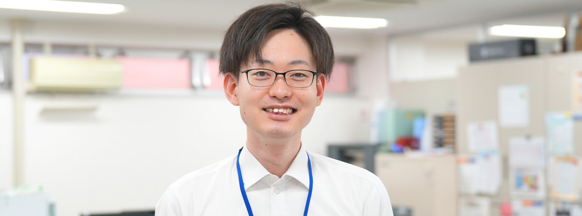 写真：医事課（2021年入職）の顔写真