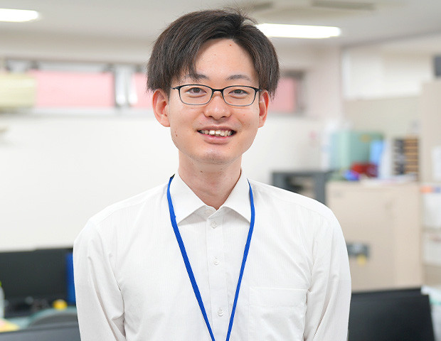 写真：医事課（2021年入職）の顔写真