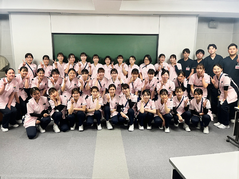 写真：研修を受けている看護師の集合