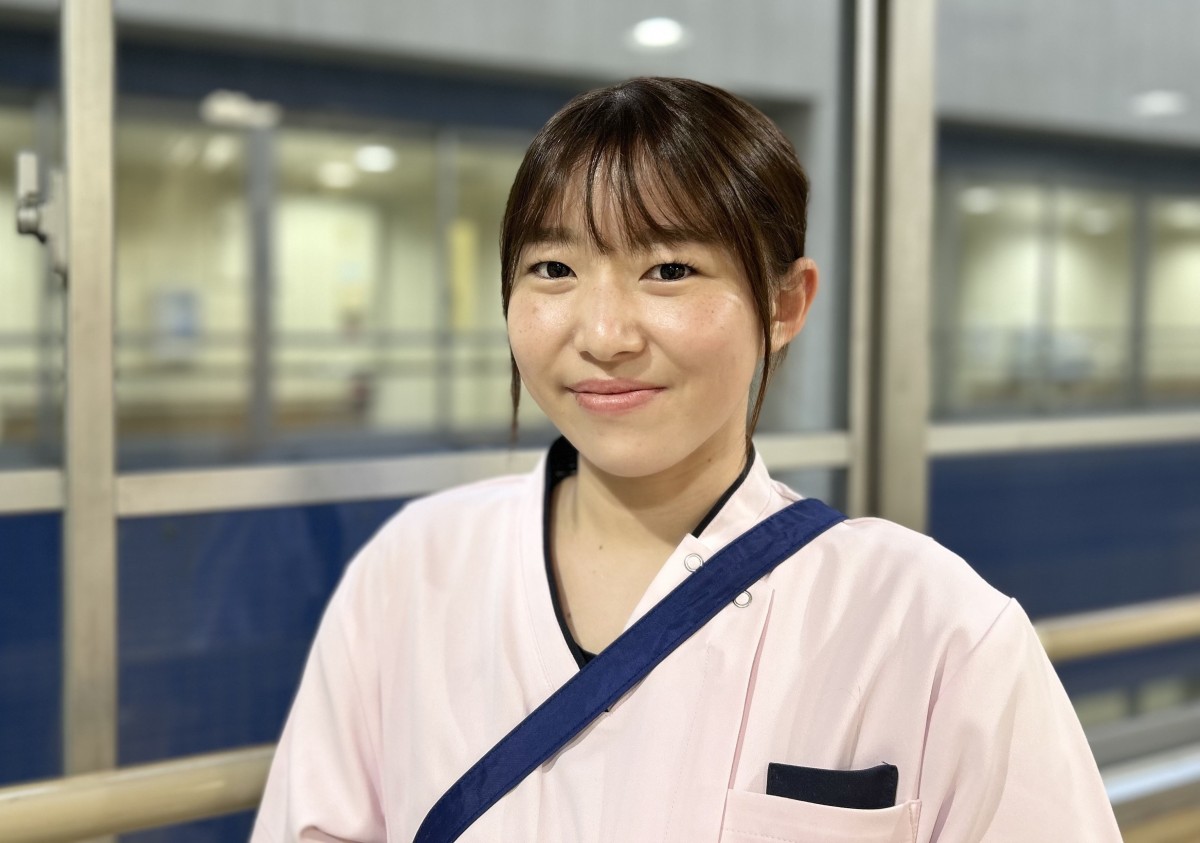 写真：内科病棟（呼吸器科・消化器科・肝胆膵内科・総合診療科）（2018年入職） 先輩看護師の顔写真