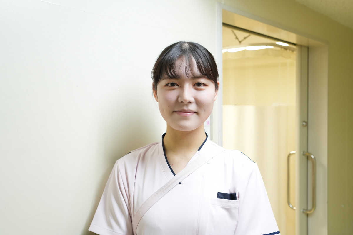 写真：内科病棟（呼吸器科・消化器科・肝胆膵内科・総合診療科） 新人看護師の顔写真