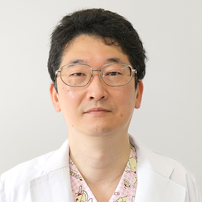放射線科部長の田中厚生の顔写真
